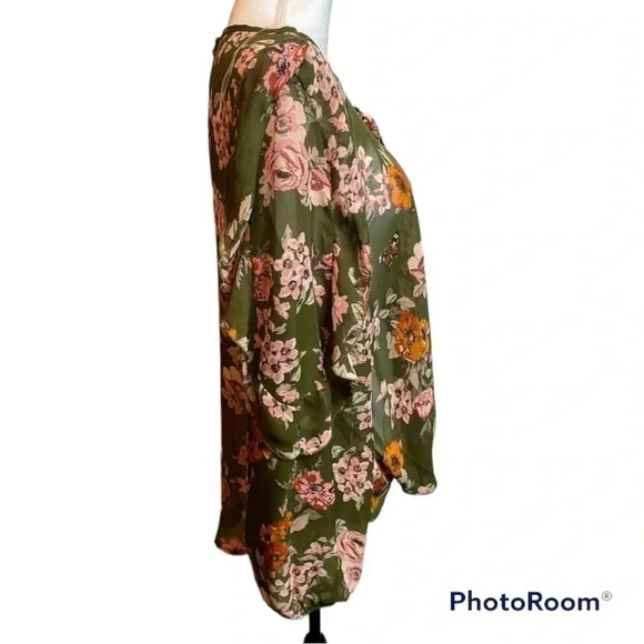 CHARLOTTE Russe floral wrap top - Picture 4 of 9